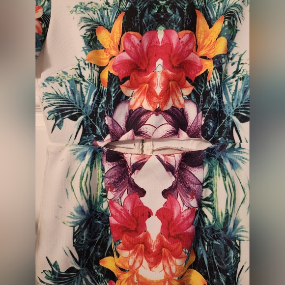 Cut Out Floral Tropical Dress - Picture 3 of 7